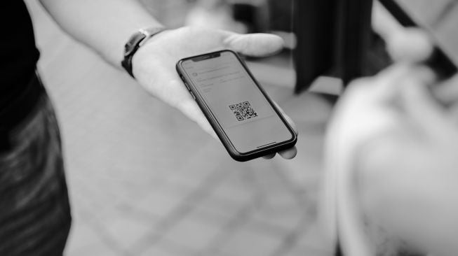 Illustration of a QR code. (Claudio Schwarz / Unsplash)