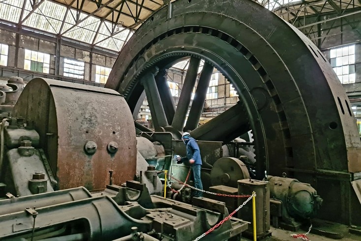 Scanning intricate details of a large industrial object with a handheld 3D scanner